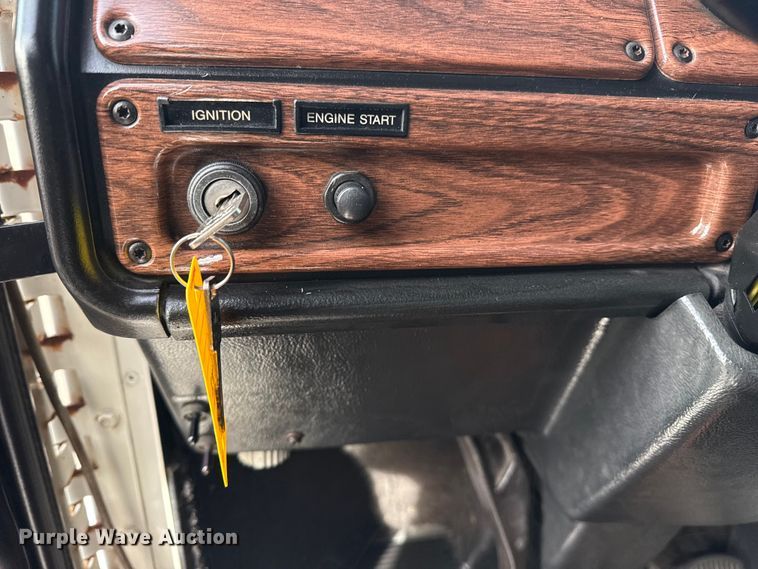 image for item EG1901 1999 Freightliner semi truck