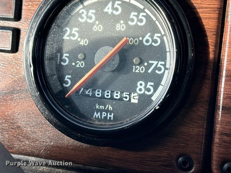 image for item EG1901 1999 Freightliner semi truck