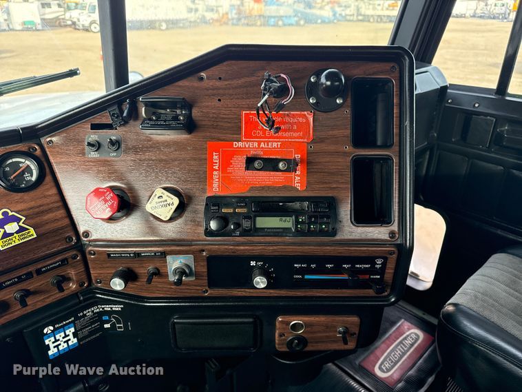 image for item EG1901 1999 Freightliner semi truck