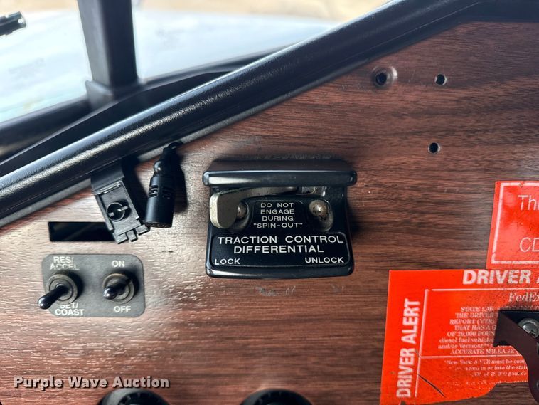 image for item EG1901 1999 Freightliner semi truck