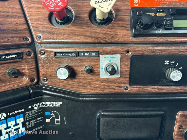 image for item EG1901 1999 Freightliner semi truck