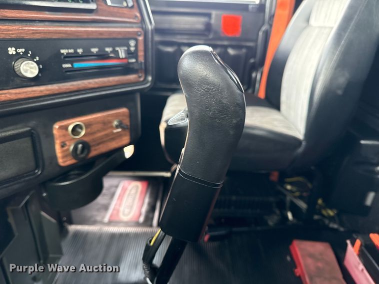 image for item EG1901 1999 Freightliner semi truck