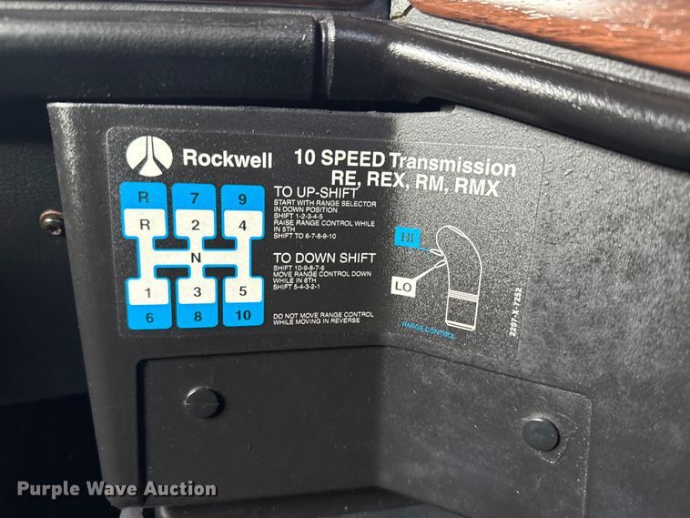 image for item EG1901 1999 Freightliner semi truck