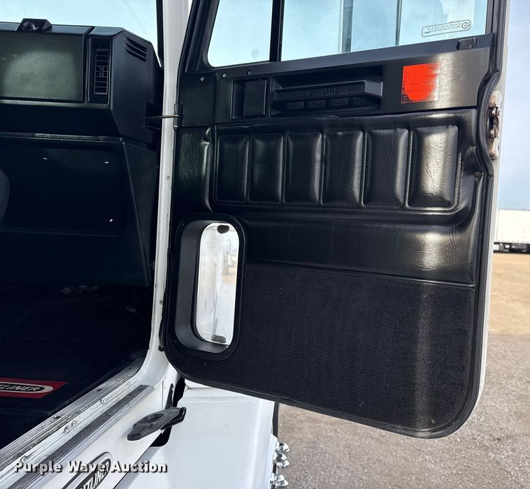 image for item EG1901 1999 Freightliner semi truck