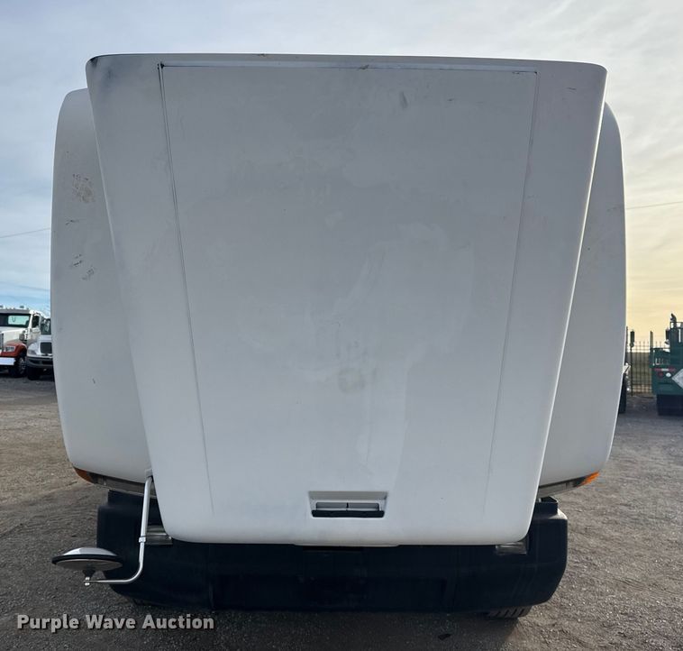 image for item EG1901 1999 Freightliner semi truck