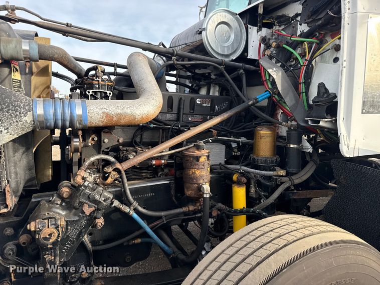 image for item EG1901 1999 Freightliner semi truck