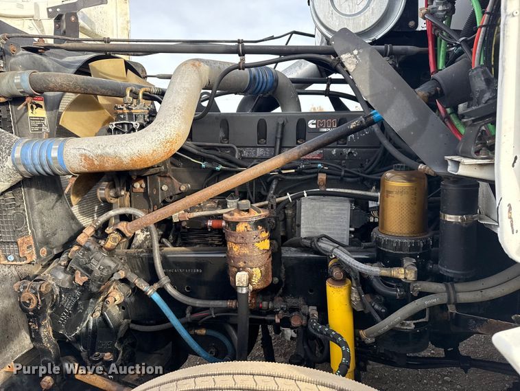 image for item EG1901 1999 Freightliner semi truck