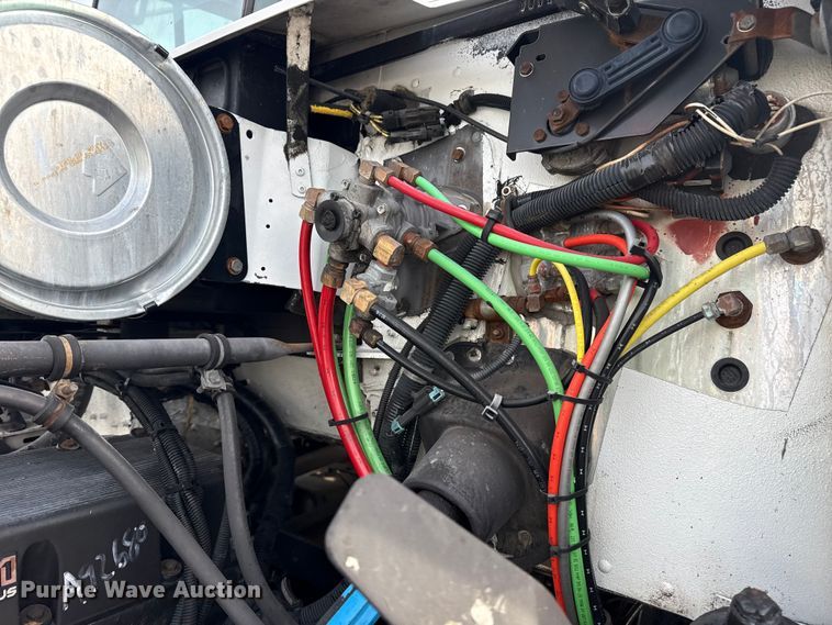 image for item EG1901 1999 Freightliner semi truck