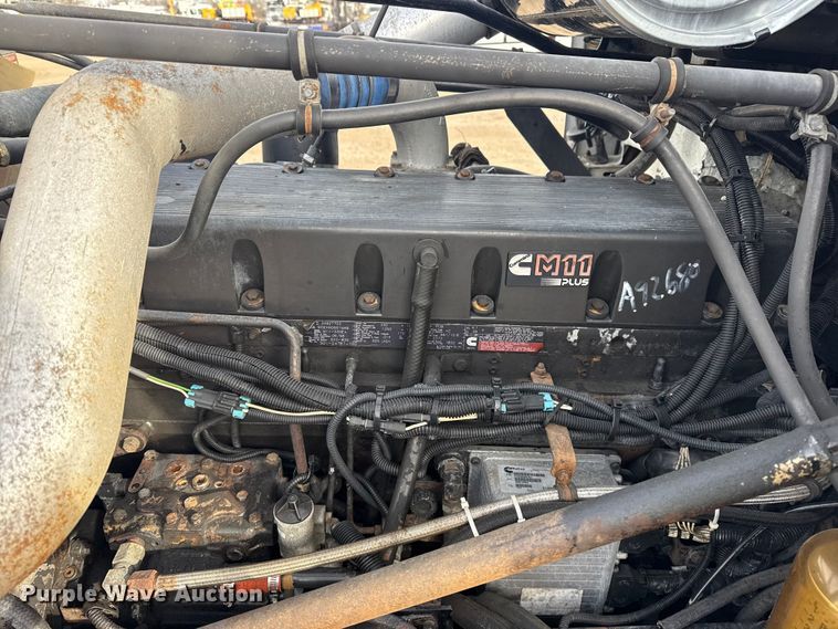 image for item EG1901 1999 Freightliner semi truck