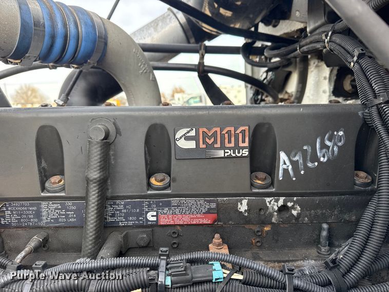 image for item EG1901 1999 Freightliner semi truck