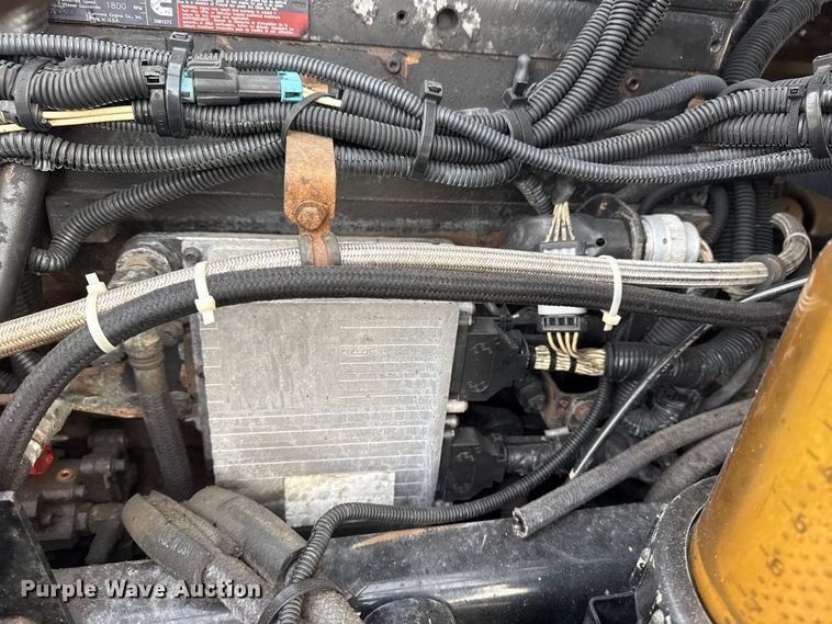 image for item EG1901 1999 Freightliner semi truck