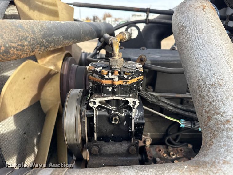 image for item EG1901 1999 Freightliner semi truck