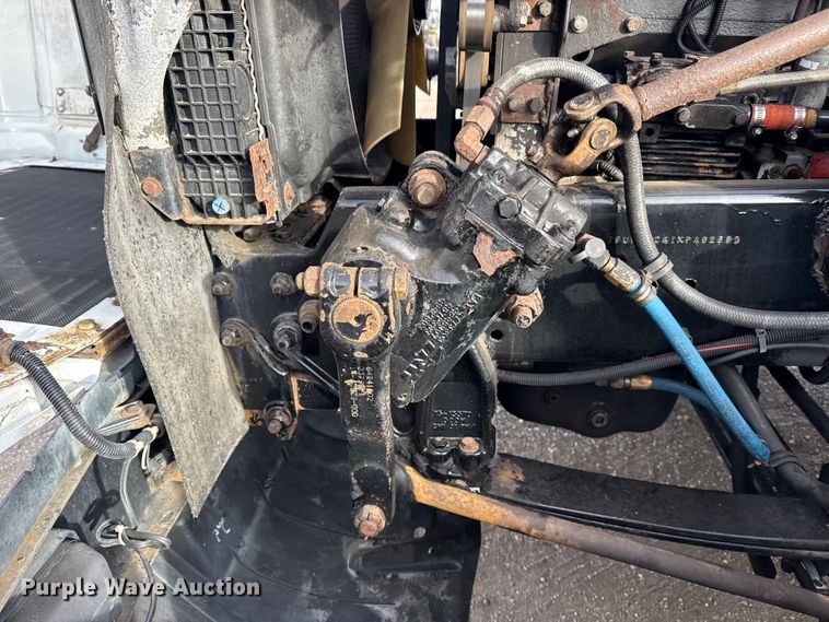 image for item EG1901 1999 Freightliner semi truck