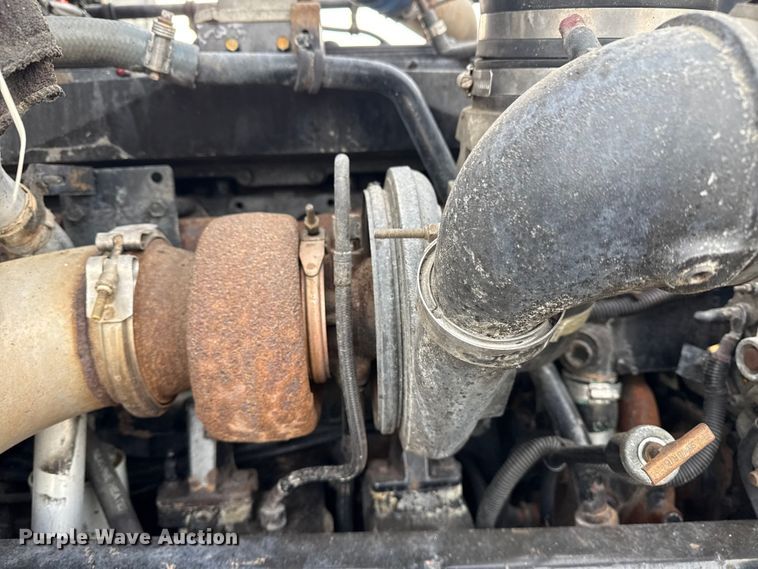 image for item EG1901 1999 Freightliner semi truck