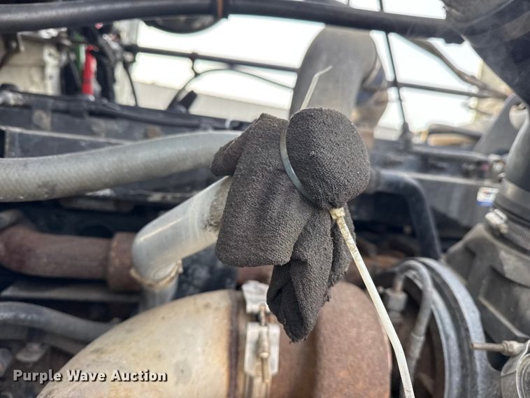 image for item EG1901 1999 Freightliner semi truck