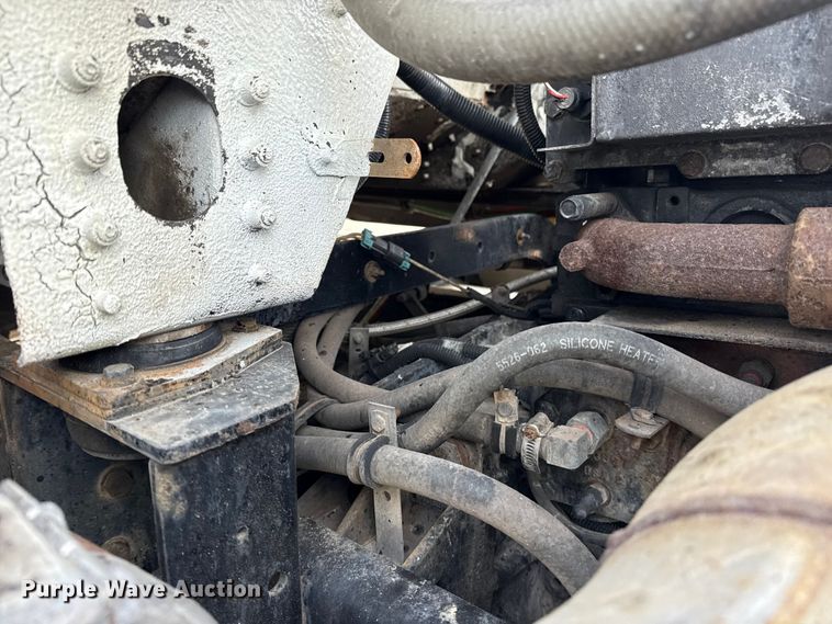 image for item EG1901 1999 Freightliner semi truck