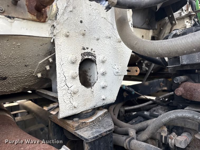 image for item EG1901 1999 Freightliner semi truck