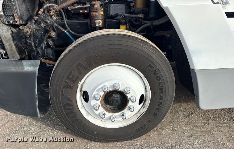 image for item EG1901 1999 Freightliner semi truck