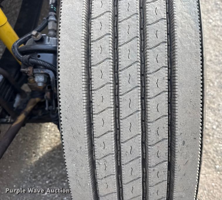 image for item EG1901 1999 Freightliner semi truck