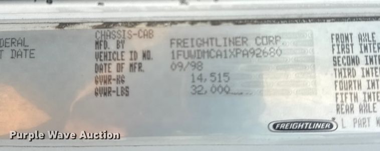 image for item EG1901 1999 Freightliner semi truck