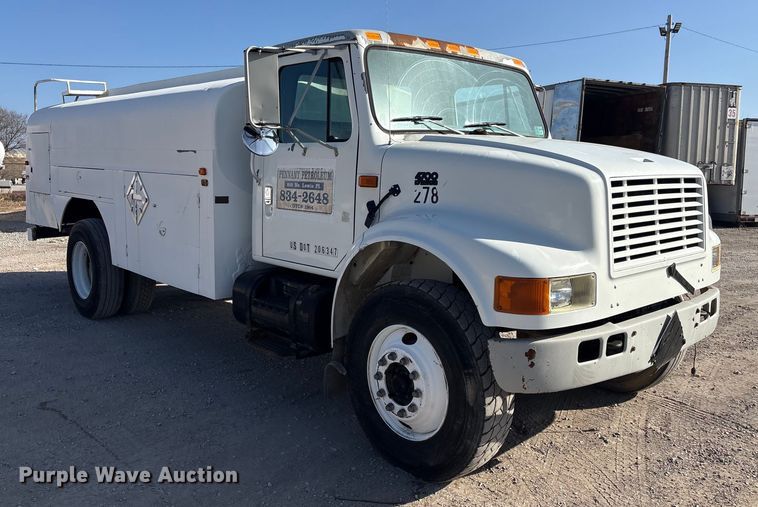 image for item EG8323 1994 International 4700 tank truck