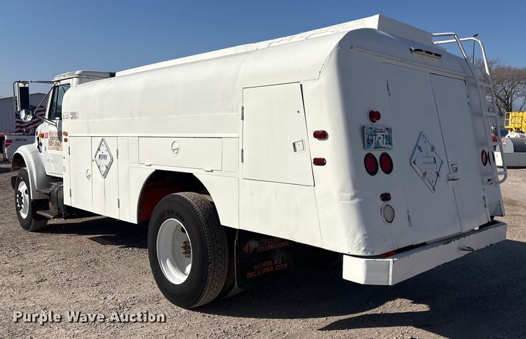 image for item EG8323 1994 International 4700 tank truck