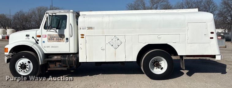 image for item EG8323 1994 International 4700 tank truck