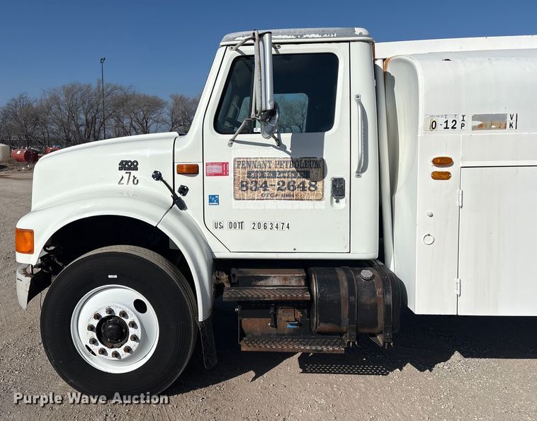 image for item EG8323 1994 International 4700 tank truck