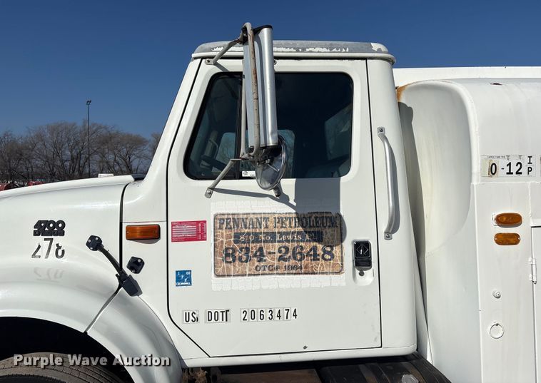 image for item EG8323 1994 International 4700 tank truck