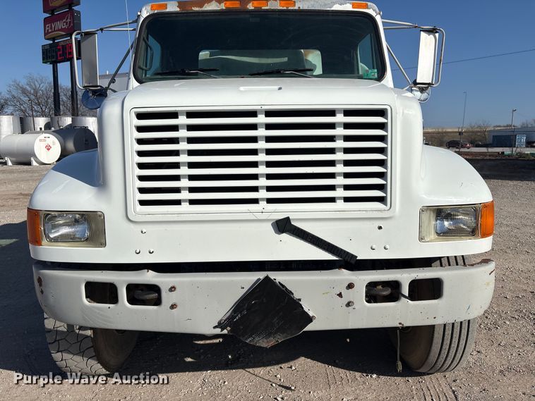 image for item EG8323 1994 International 4700 tank truck