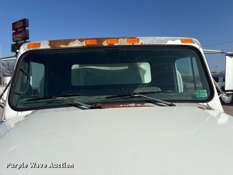 image for item EG8323 1994 International 4700 tank truck