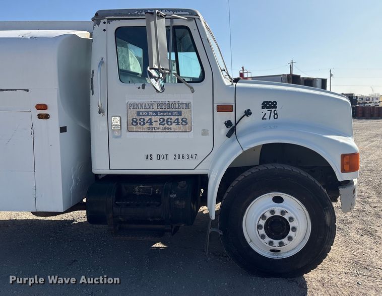 image for item EG8323 1994 International 4700 tank truck