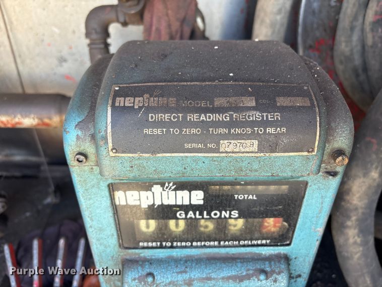 image for item EG8323 1994 International 4700 tank truck