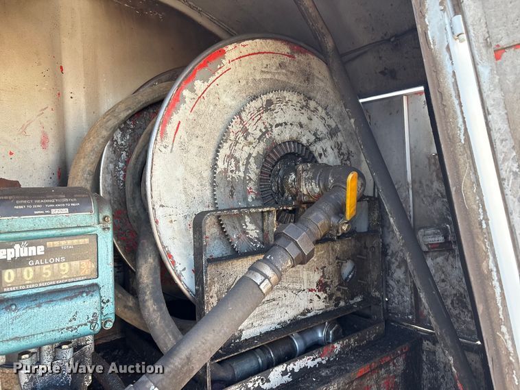 image for item EG8323 1994 International 4700 tank truck