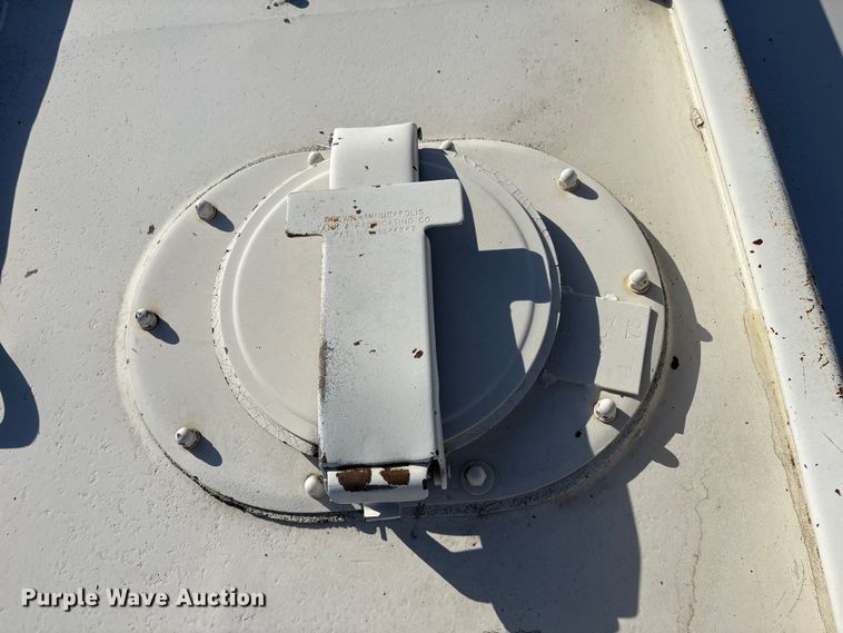 image for item EG8323 1994 International 4700 tank truck