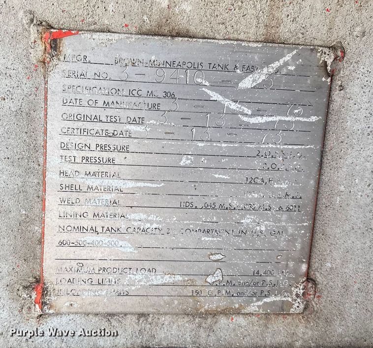 image for item EG8323 1994 International 4700 tank truck