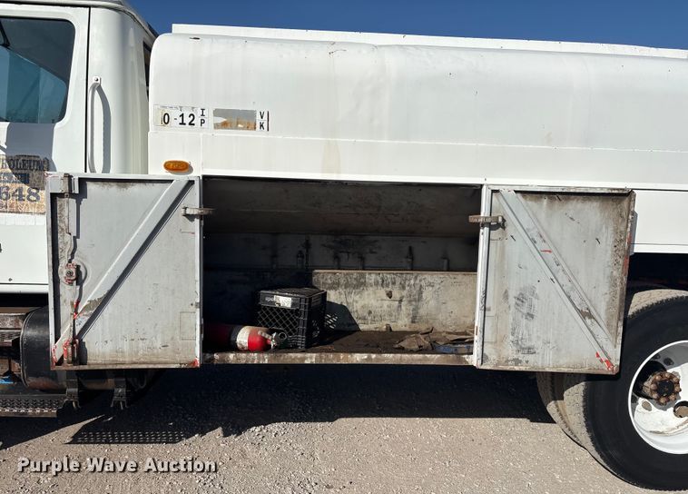 image for item EG8323 1994 International 4700 tank truck