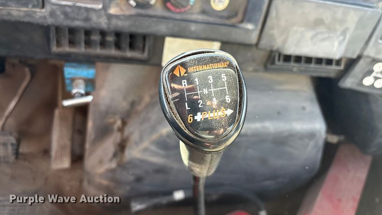 image for item EG8323 1994 International 4700 tank truck