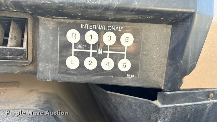 image for item EG8323 1994 International 4700 tank truck