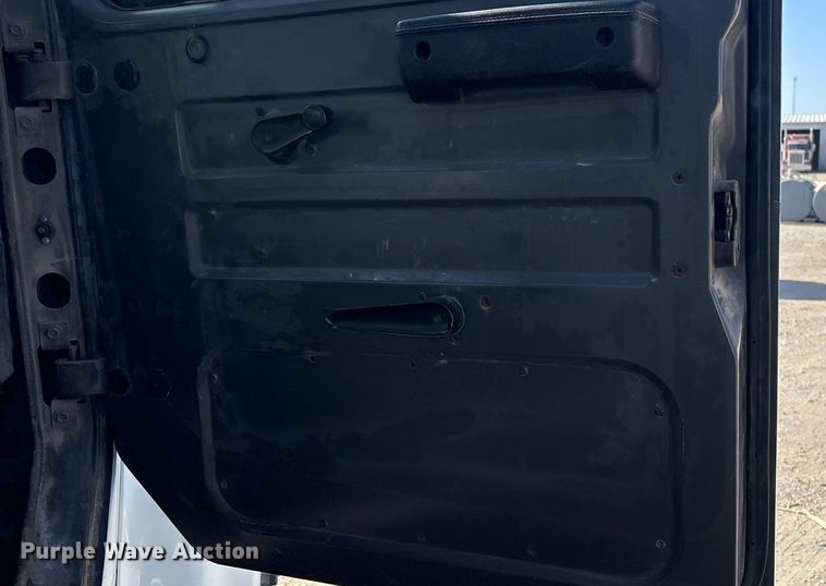 image for item EG8323 1994 International 4700 tank truck