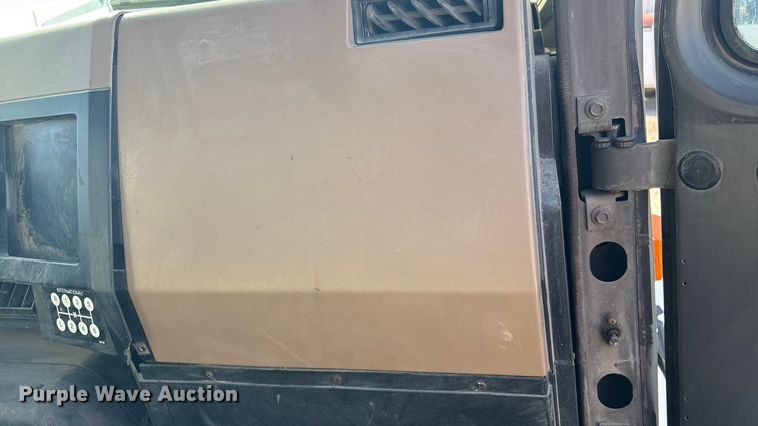 image for item EG8323 1994 International 4700 tank truck