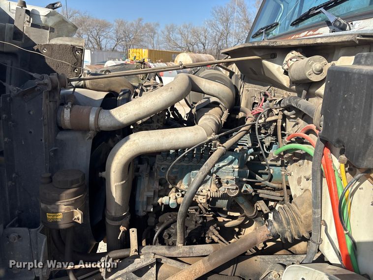 image for item EG8323 1994 International 4700 tank truck