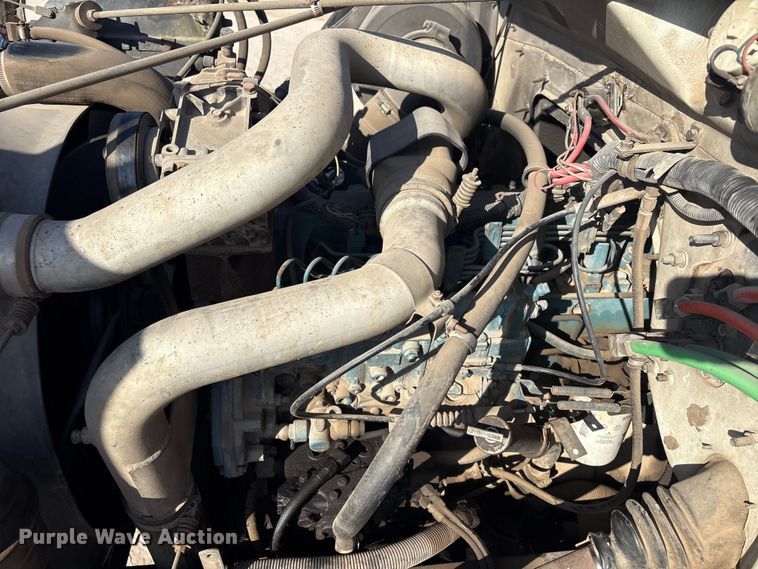 image for item EG8323 1994 International 4700 tank truck