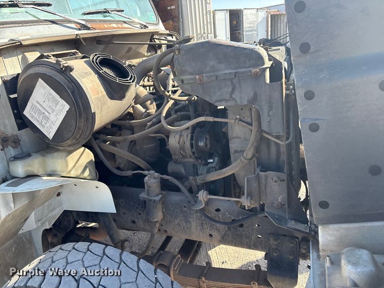 image for item EG8323 1994 International 4700 tank truck