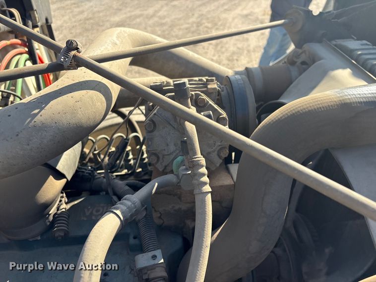 image for item EG8323 1994 International 4700 tank truck