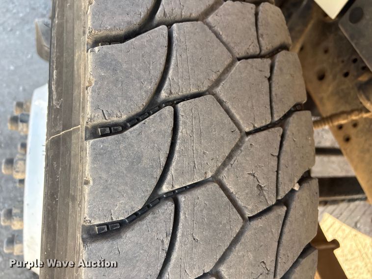 image for item EG8323 1994 International 4700 tank truck