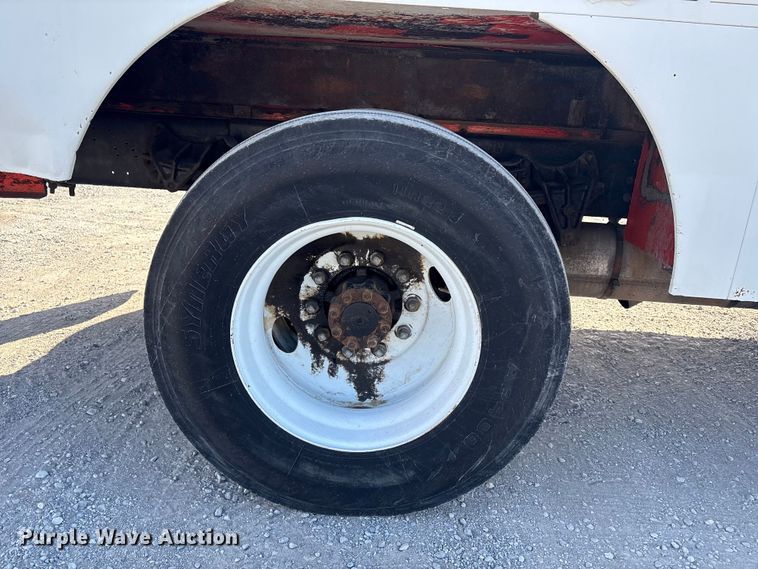 image for item EG8323 1994 International 4700 tank truck