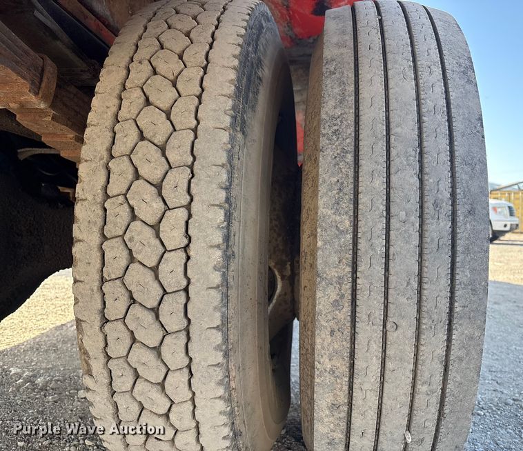 image for item EG8323 1994 International 4700 tank truck