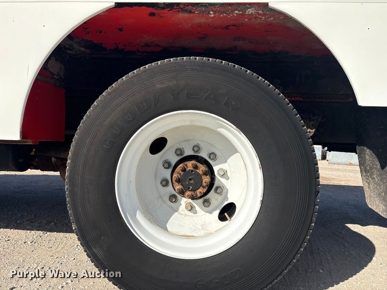 image for item EG8323 1994 International 4700 tank truck