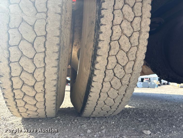 image for item EG8323 1994 International 4700 tank truck